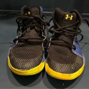 Boys basketball shoes